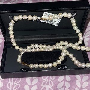 Pearl necklace with bracelet